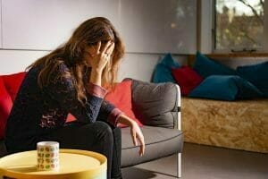 Wat zijn de verschillende fases van verslaving en wat zijn de effecten?